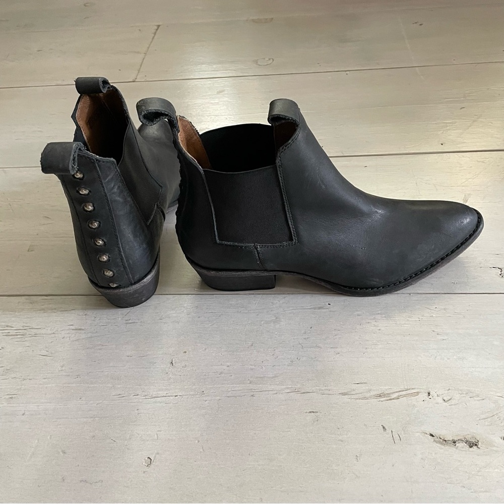 Matisse Women’s Charleston Black Leather Moto Ankle Boots Back SilverStuds Sz 8